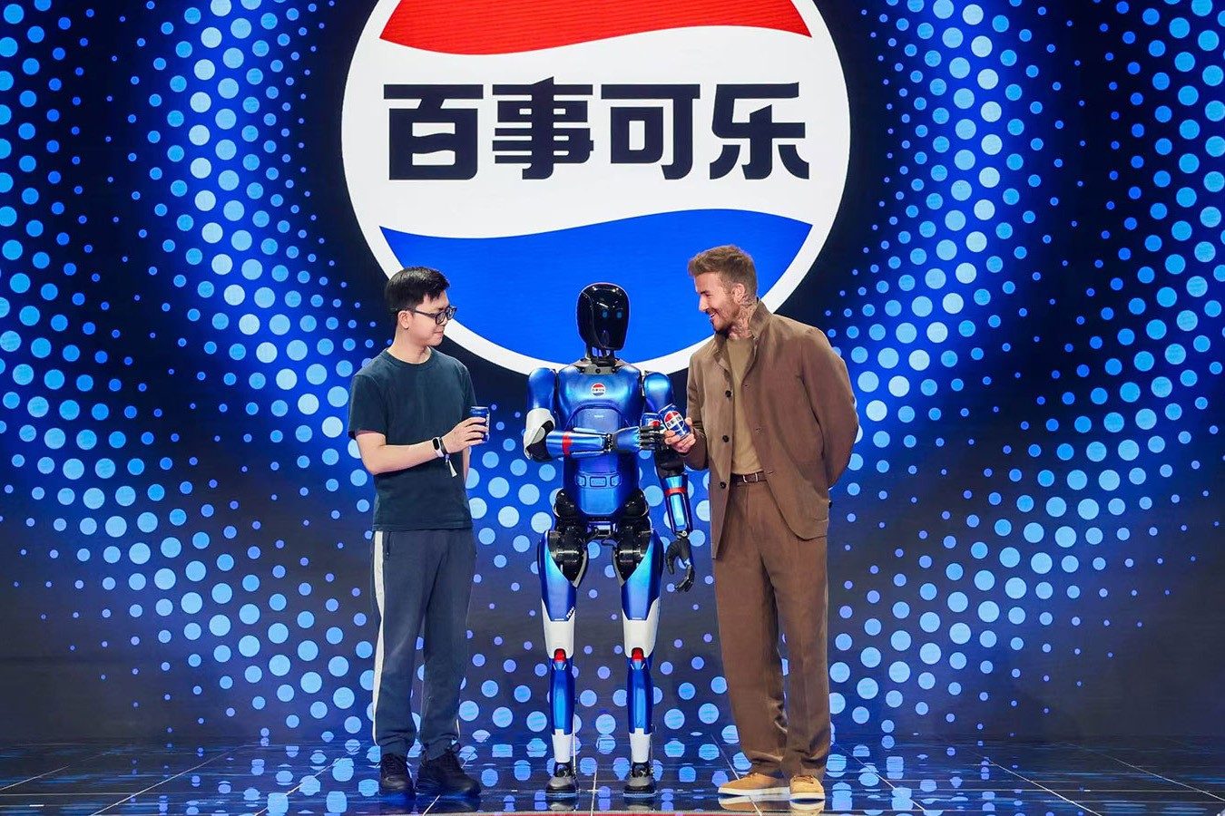 易游电竞机器人携手百事中国共创“百事蓝宝” 共燃渴望新章